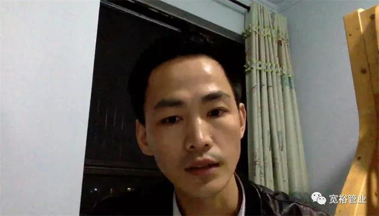 (寬裕不銹鋼總經理黃寬銘先生在會上致辭)