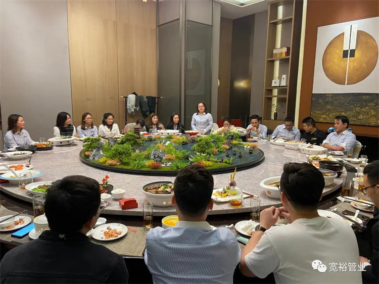 ▲開業(yè)相聚,相談甚歡不在于是否有珍饈百味